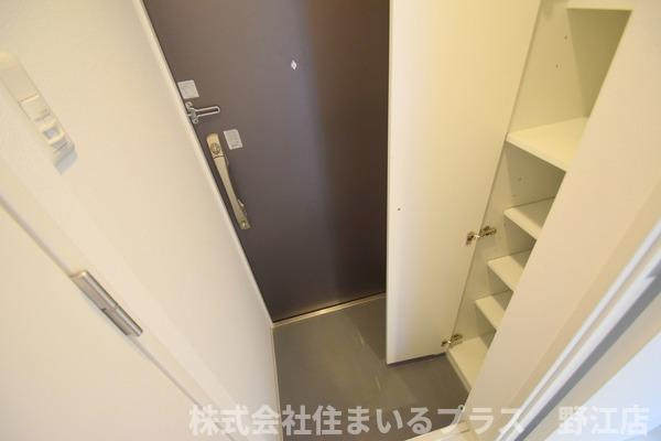 ＡＶＥＲＥ京阪本通の玄関