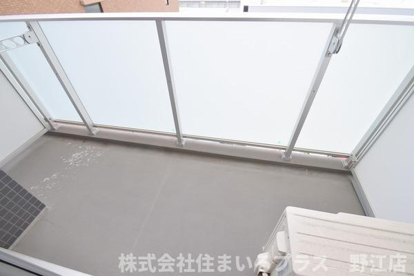 ＡＶＥＲＥ京阪本通のバルコニー