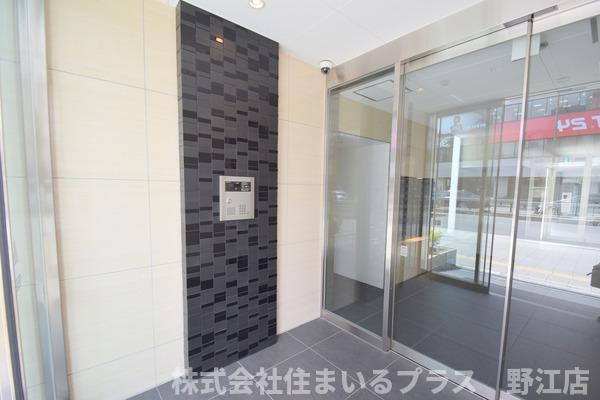 ＡＶＥＲＥ京阪本通のエントランス