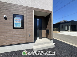 【玄関】 | CRADLE GARDEN小山市横倉第4　1期 | 玄関周りは家の顔！スタイリッシュな玄関が特徴です！
