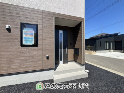 【玄関】 | CRADLE GARDEN小山市横倉第4　1期 | 玄関周りは家の顔！スタイリッシュな玄関が特徴です！
