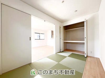 【和室】 | CRADLE GARDEN小山市横倉第4　1期 | お子様のお昼寝にも便利な和室です。窓から暖かな日差しが差し込みます♪
