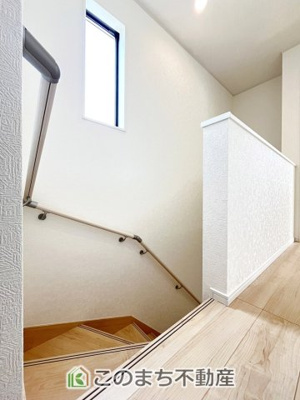 【設備】 | CRADLE GARDEN小山市横倉第4　1期 | 手すり付きで小さなお子様にも安心の階段スペースです☆
