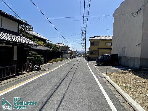 鷹峯光悦町 新築戸建 B区画の前面道路含む現地写真
