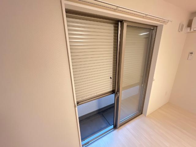 クレオールの内装|窓シャッター