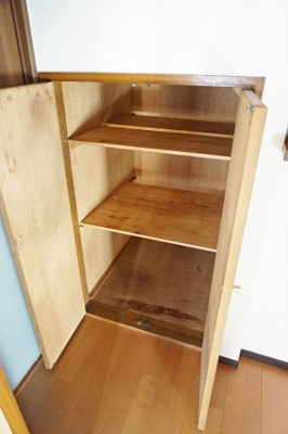 【内装】 | 桜区西堀中古戸建 | 階段下収納　2019年撮影