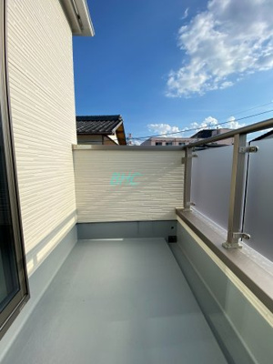 【バルコニー】 | 別保２丁目　１期３号地 | 朝の澄んだ空気や、夕方に吹く清々しい風を感じられるバルコニー。