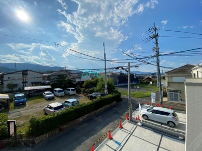 【展望】 | 別保２丁目　１期３号地 | 青い空が広がる開放的なバルコニー。日差しを遮るものがないので、育ち盛りのお子様のお洗濯ものが多くてもたっぷり気持ちよくお洗濯して頂けます。