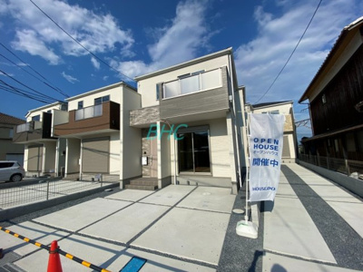 【外観】 | 別保２丁目　１期３号地 | 爽やかな青空の下に贅沢なほどに降り注ぐ陽光、豊かな居住性と、クオリティが見事に調和した住空間は、住まうことの喜びを感じさせてくれます。