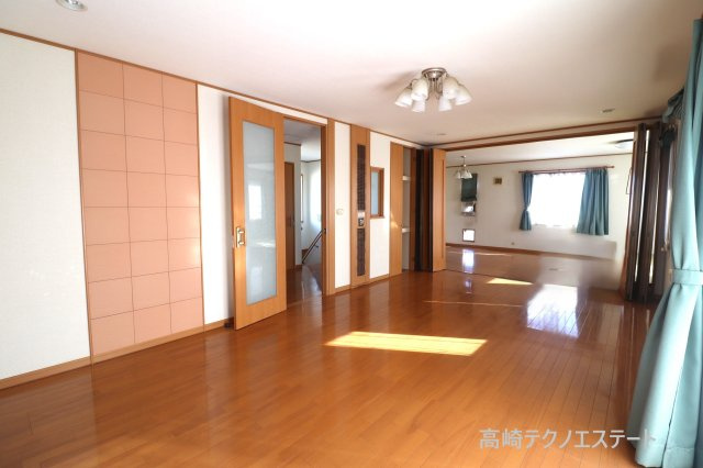 太田市新田中江田町　中古戸建の居間・リビング