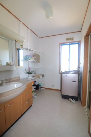 太田市新田中江田町　中古戸建|2F洗面室は広く使えて何かと便利♪
