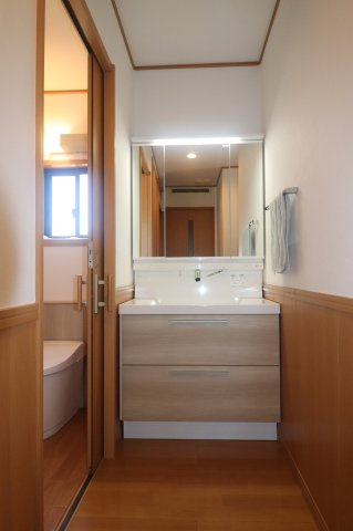 太田市新田中江田町　中古戸建の独立洗面台|1F洗面台