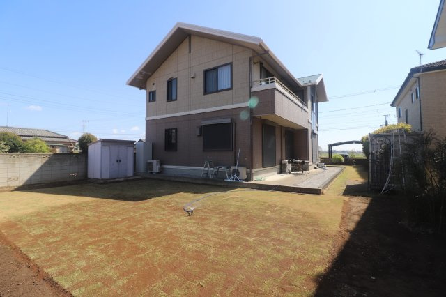 太田市新田中江田町　中古戸建の外観|西側お庭も広い！