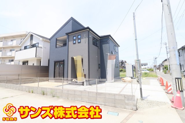郡山市横塚6丁目　　　　１号棟　　　芳賀小学校、郡山第4中学区　の外観|南東側から見た駐車場を含む外観♪