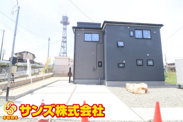 郡山市横塚6丁目　　　　１号棟　　　芳賀小学校、郡山第4中学区　の外観|東側から見た駐車場を含む外観♪