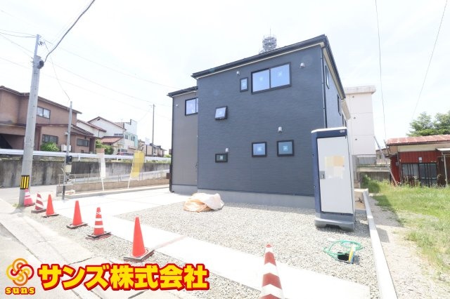 郡山市横塚6丁目　　　　１号棟　　　芳賀小学校、郡山第4中学区　の外観|北東側から見た駐車場を含む外観♪