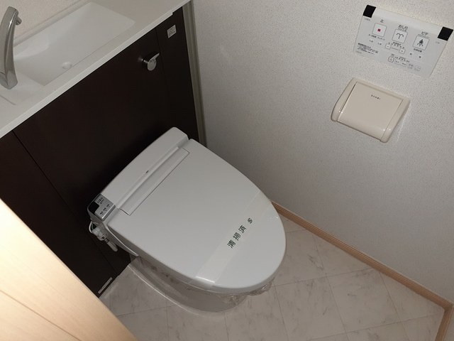 リヴィエールプラスのトイレ|トイレ個室♪温水洗浄便座付き