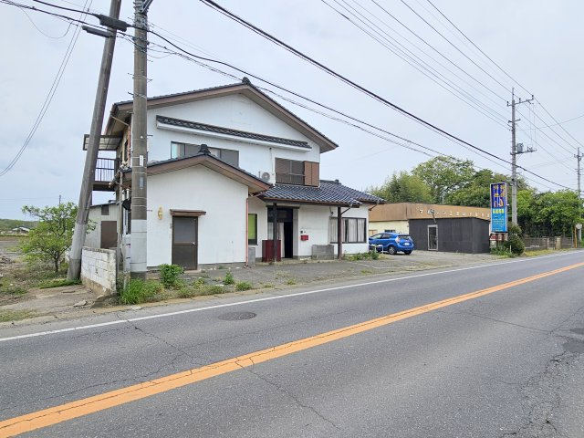 嘉家佐和中古戸建の前面道路含む現地写真