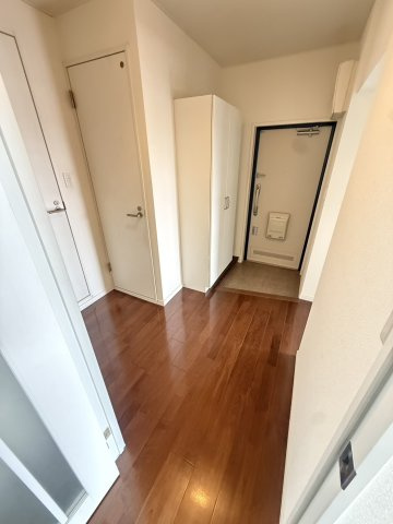 三ツ池ハイツA棟の玄関