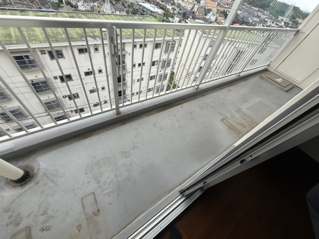 三ツ池ハイツA棟のバルコニー