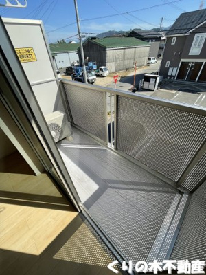 【バルコニー】 | レット・イット・ビィ１ | 暖かな日差しのふりそそぐバルコニー