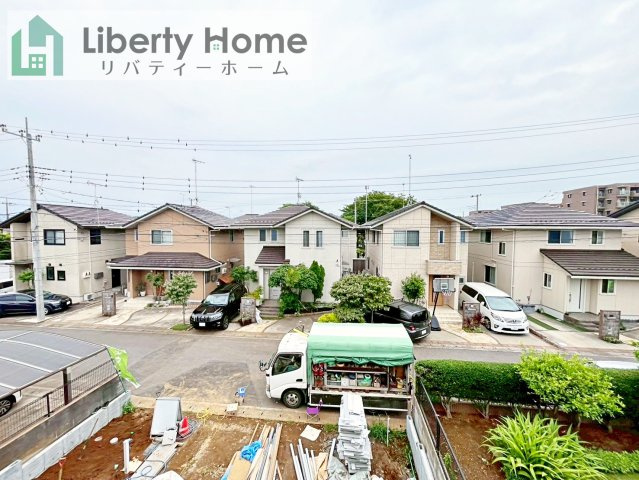 牛久市中央5期　新築戸建の前面道路含む現地写真