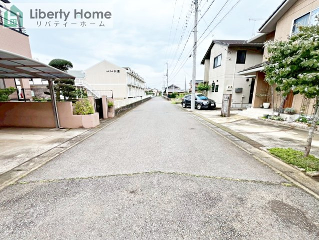 牛久市中央5期　新築戸建の前面道路含む現地写真