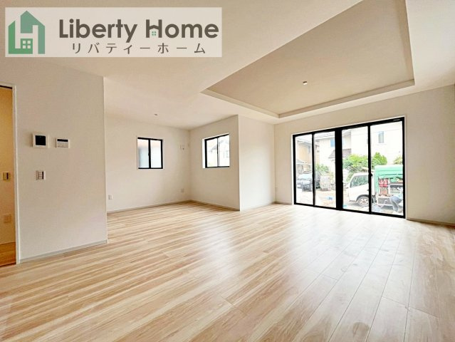 牛久市中央5期　新築戸建の居間・リビング