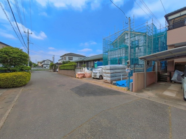 牛久市中央5期　新築戸建の前面道路含む現地写真