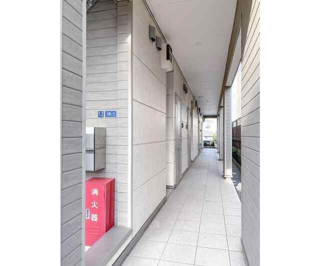 習志野市実籾５丁目のアパートのエントランス