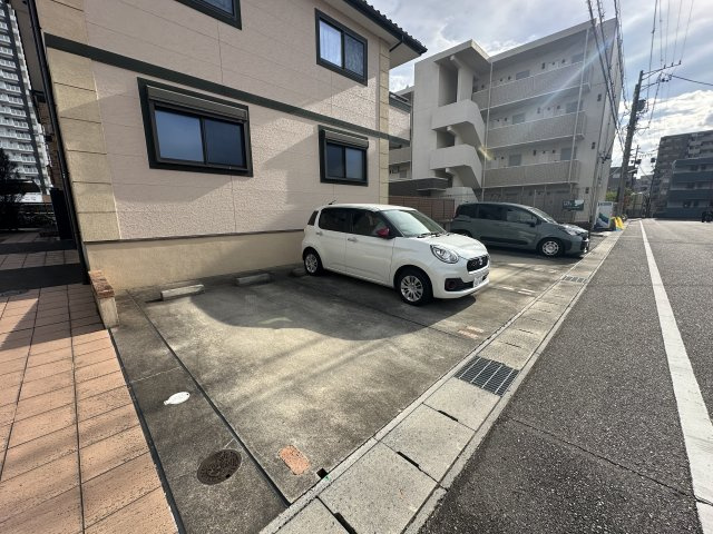 アクアセレスの駐車場