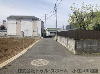【前面道路含む現地写真】