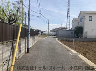 【前面道路含む現地写真】