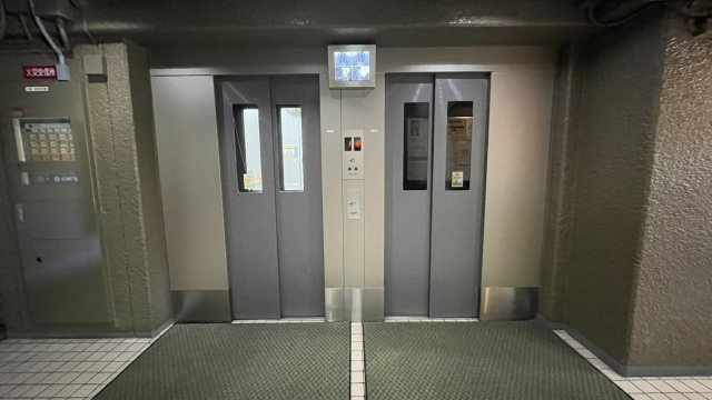 千里中央パーク・ヒルズE棟のその他共用部分|エレベーターは２基設置されているため、順番待ちのストレスが少ないです。