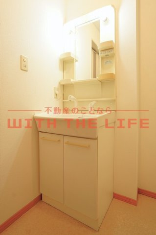 ファミールコート【10,000円キャッシュバック対象物件】の独立洗面台|独立洗面台です