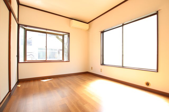 町屋3丁目戸建て2階の居間・リビング