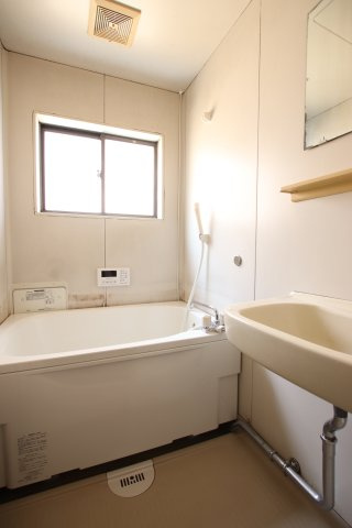 町屋3丁目戸建て2階の浴室
