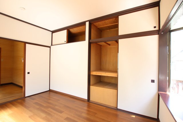 町屋3丁目戸建て2階の収納