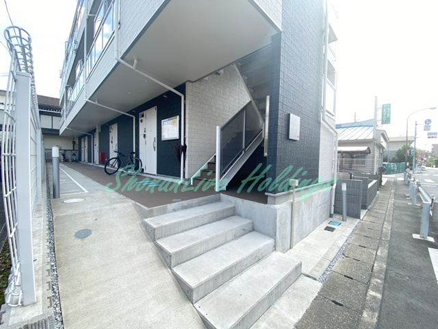 鎌倉市玉縄１丁目の賃貸マンションのエントランス