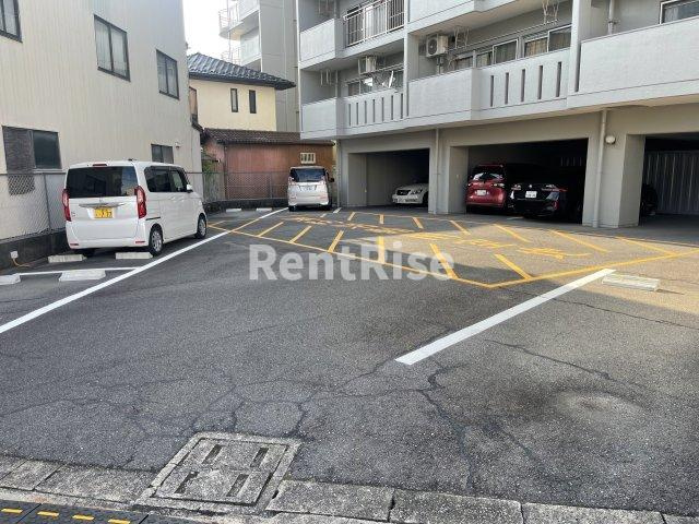 サンパーク一宮の駐車場
