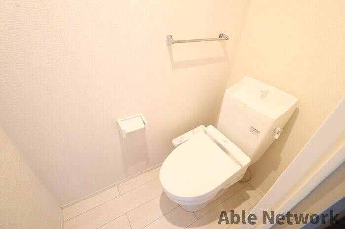 ラ・ドルチェヴィータBのトイレ|ゆったりとした空間のトイレです
