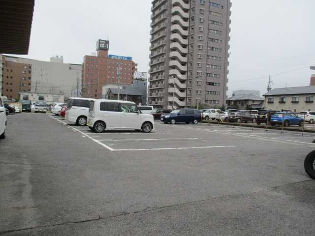 神田町 西山地産ビルの駐車場