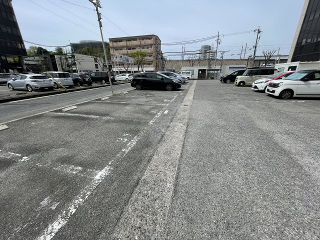 神田町 西山地産ビルの駐車場