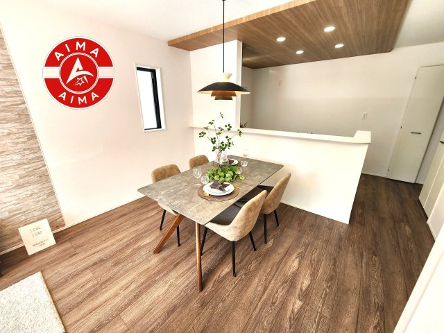 福岡市城南区樋井川2丁目第4-2棟（1号棟）のダイニング|キッチンから立ち込める香りが今日の料理を期待させます。