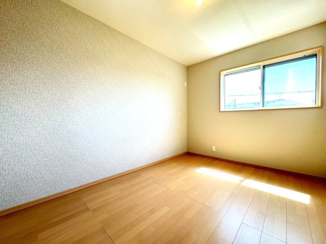 市バス「樋爪」停徒歩６分◆オール電化◆全居室６帖以上◆収納豊富◆伏見区羽束師古川町の洋室|洋室