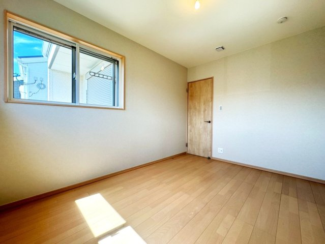 市バス「樋爪」停徒歩６分◆オール電化◆全居室６帖以上◆収納豊富◆伏見区羽束師古川町の洋室|洋室
