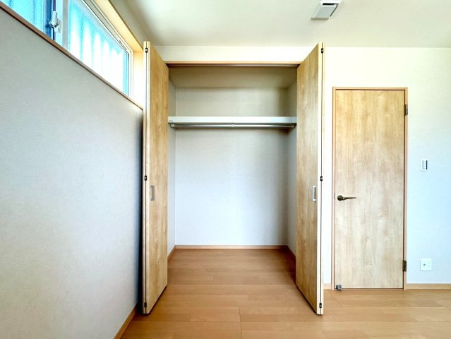 市バス「樋爪」停徒歩６分◆オール電化◆全居室６帖以上◆収納豊富◆伏見区羽束師古川町の収納|洋室　クローゼット