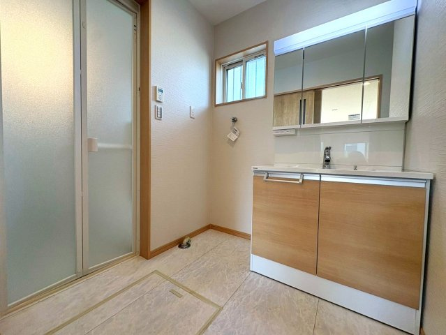 市バス「樋爪」停徒歩６分◆オール電化◆全居室６帖以上◆収納豊富◆伏見区羽束師古川町の独立洗面台|洗面室