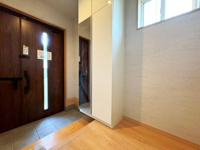 市バス「樋爪」停徒歩６分◆オール電化◆全居室６帖以上◆収納豊富◆伏見区羽束師古川町の玄関|玄関