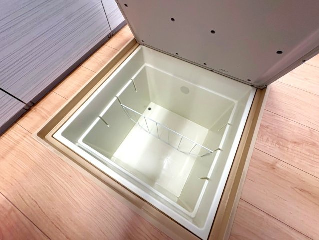 市バス「樋爪」停徒歩６分◆オール電化◆全居室６帖以上◆収納豊富◆伏見区羽束師古川町の収納|キッチン　床下収納